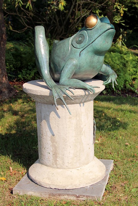 Leo Jensen, Spool Frog
cast bronze on concrete spool base, 44" h
LJ 09/12
Sold